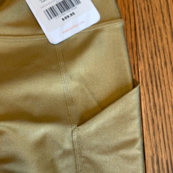 NWT Fabletics Shimmering Gold Oasis High Waisted Pocket 7/8 Leggings  Size XS - Picture 3 of 13